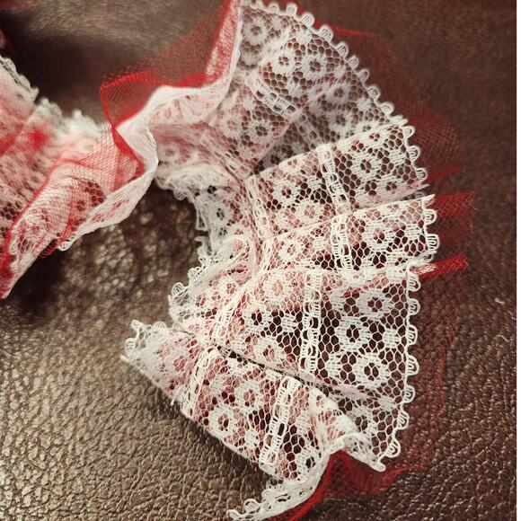 14+ Yards Vintage Lace over Red Tule Double Ruffle NWOT - Picture 1 of 3